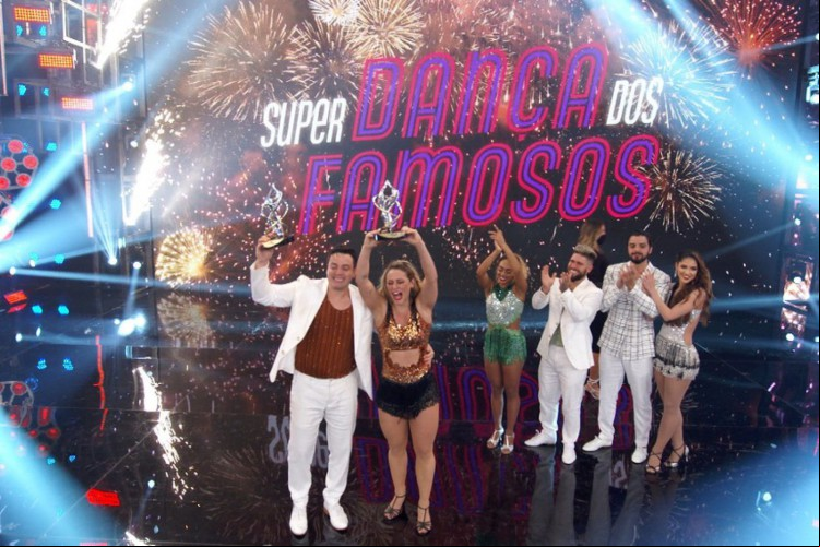 Atriz Paolla Oliveira foi a vencedora do Super Dança dos Famosos, edição especial que reuniu os melhores de todas as temporadas do reality