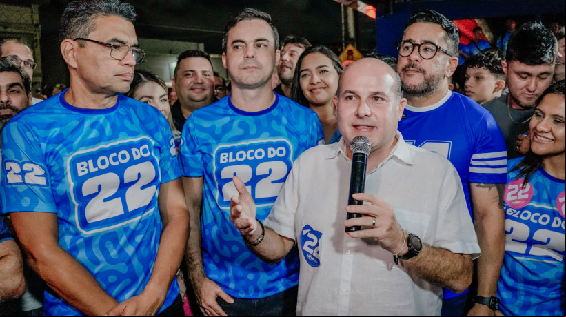 Roberto Cláudio com Capitão Wagner e outros expoentes do União Brasil em campanha por André Fernandes no 2º turno em Fortaleza