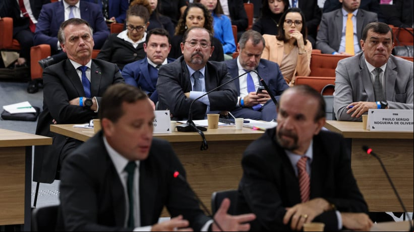 Mauro Cid foi interrogado no STF sob o olhar do ex-presidente Jair Bolsonaro, na segunda, 9