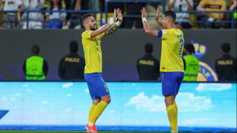 Lateral é amigo pessoal do português e conversou para o craque para saber da possibilidade do atacante jogar no Glorioso 