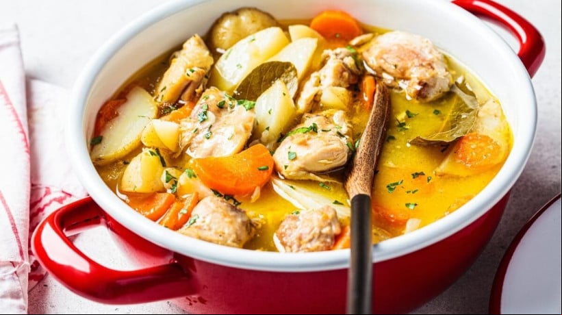 Ensopado de frango (Imagem: Nina Firsova | Shutterstock) 