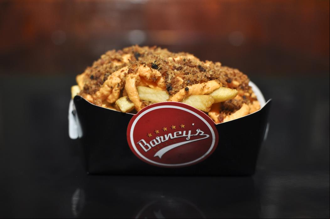 FORTALEZA,CE,BRASIL, 01-12-2016: burgers e batata frita no Barneys Burgers do Bairro de Fátima. (Mariana Parente/ Especial para O POVO) FORTALEZA,CE,BRASIL, 01-12-2016: burgers e batata frita no Barneys Burgers do Bairro de Fátima. (Mariana Parente/ Especial para O POVO)